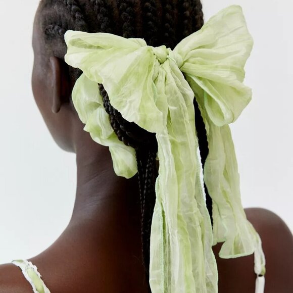 NWT Urban Outfitters Long Bow Pink Crinkle Scrunchie - Picture 3 of 4